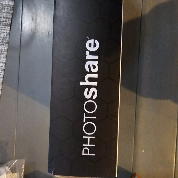 Simply Smart Home PhotoShare 10.1" Full HD Wi-Fi Smart Digital Picture Frame - Picture 11 of 16